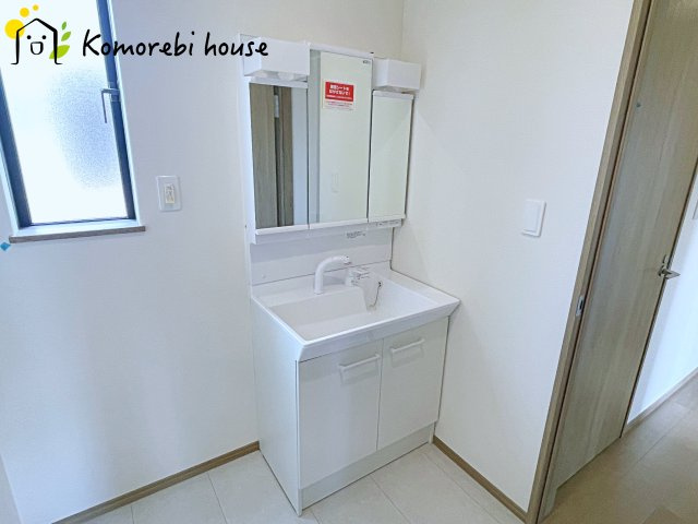 さいたま市北区奈良町42番　新築一戸建て　ハートフルタウン　Kの独立洗面台|26.7.27撮影済み