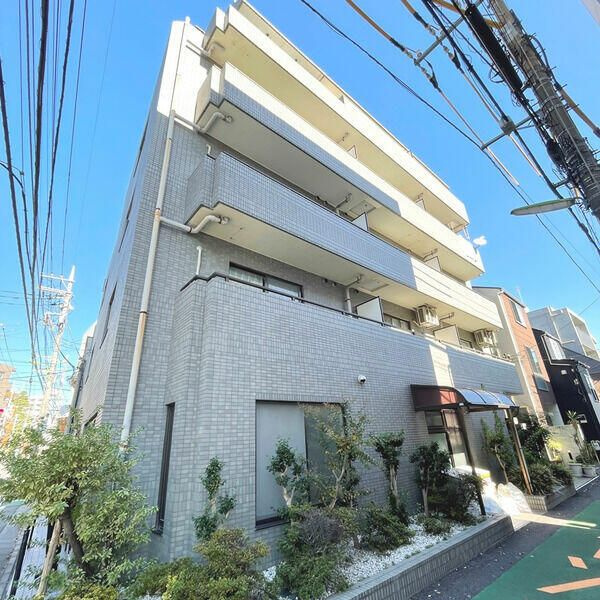 ロジェメント三軒茶屋の外観