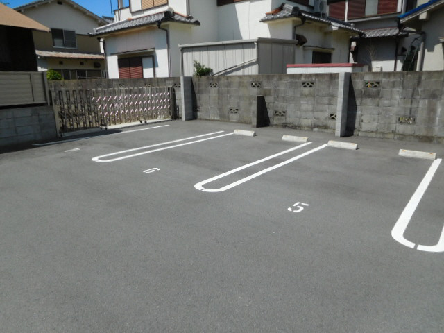 シャーメゾン鹿島の駐車場