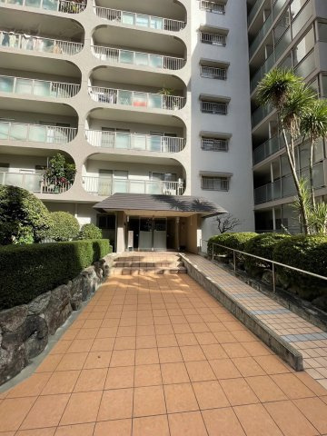 日商岩井今泉マンションのエントランス