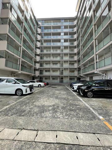 日商岩井今泉マンションの駐車場