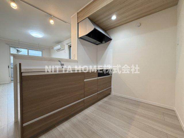 丹波篠山市大沢１丁目のアパートの内装|リビングを見渡せるカウンターKitchen＊