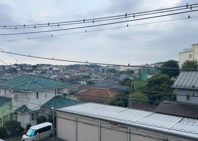 【展望】 | 薬師台新築戸建 | 眺望を気にして物件を探す場合、前面に建物が建っていないか現地で確認しましょう！前面に建物があると景色はもちろん、日当たりや風通しにも影響が出てきます。住んだ時のことを想像しながら現地見学をしましょう。