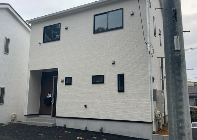【外観】 | 薬師台新築戸建 | ついに完成致しました！現地をご見学に行く際は、道路の幅や周辺の交通量、施設などをご確認頂くことをおすすめします！物件の流れが早いため、内見をしたい方はお早めに当社営業までお問い合わせ頂きご予約下さい！