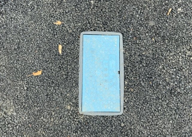 【設備】 | 薬師台新築戸建 | 敷地内には、散水栓や立水栓があります。水道水を直接利用できるため、水を運ぶ手間を省くことが出来ます。大量の水を必要とする洗車作業や清掃などに役立ちます。その他設備とあわせて、現地でご確認ください。