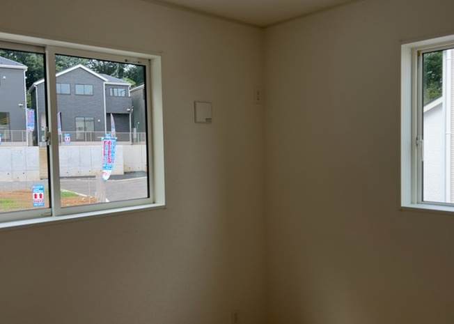 【子供部屋】 | 薬師台新築戸建 | 子供が何人でも年齢によっては、受験時にしっかり壁のある個室があった方が良い場合もあります。難しい問題ですが、兄弟の人数や、性別や年齢差によって状況が異なりますので、数年後のこともしっかり考えましょう。