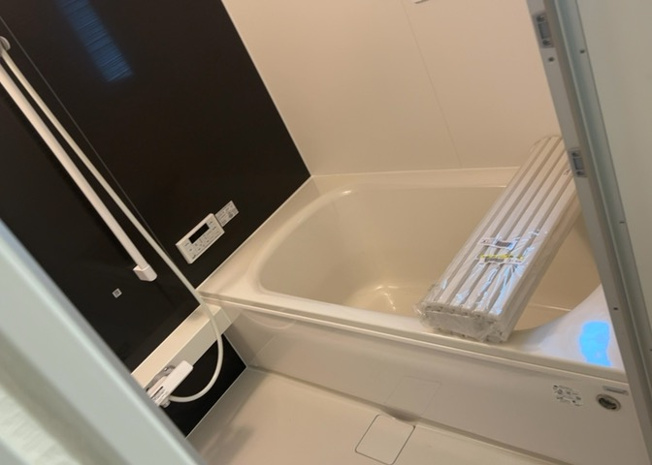 【浴室】 | 薬師台新築戸建 | 入浴時の快適さも大事なことですが、綺麗な状態を維持できなければ気持ちよく入浴できません。毎日の掃除が楽という点は大事なポイントになります！カビが生えにくく掃除がしやすい、壁や浴槽を選ぶといいでしょう。