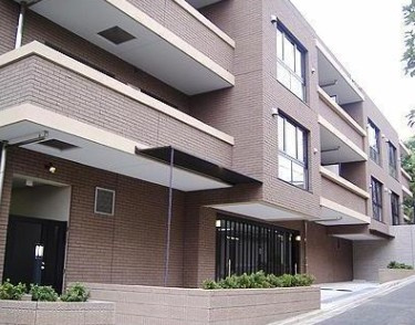 【外観】 | プラムコート東中野 | 鉄筋コンクリート造のガッチリとした建物。