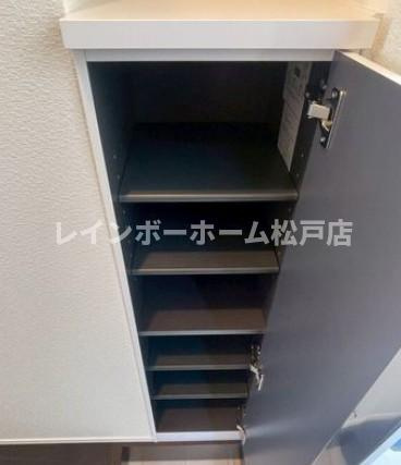 ベレガンス松戸Ⅴの玄関|シンプルで使いやすい玄関です