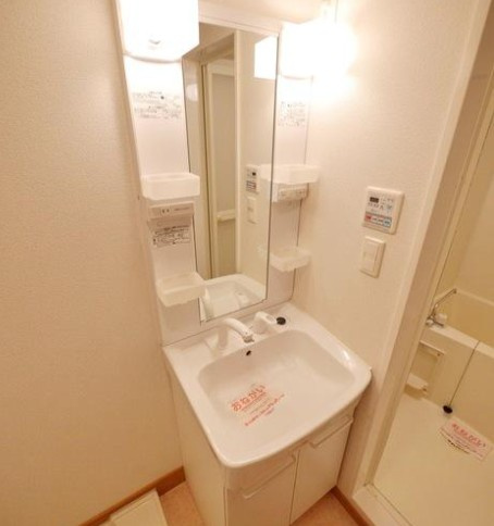 三郷市中央１丁目の賃貸マンションの独立洗面台|※別部屋参考写真
