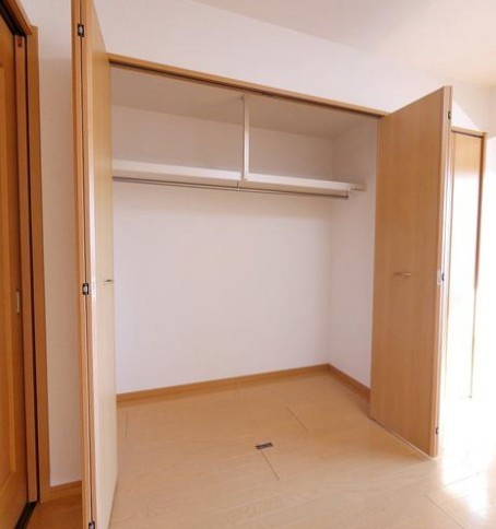 三郷市中央１丁目の賃貸マンションの収納|※別部屋参考写真