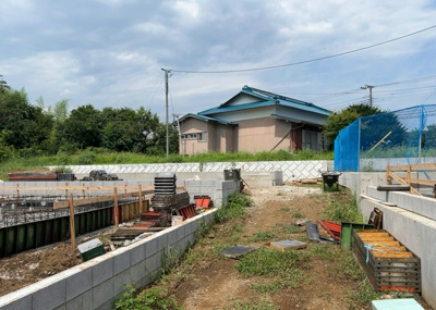 【外観】 | 中荻野新築戸建 | 物件の詳細については、現地を見てわかること以外に、役所や法務局などで調べないとわからないことがあります。そのため、現地に行く場合は、もしこの物件を買ったらどのような生活ができるかをイメージしましょう。