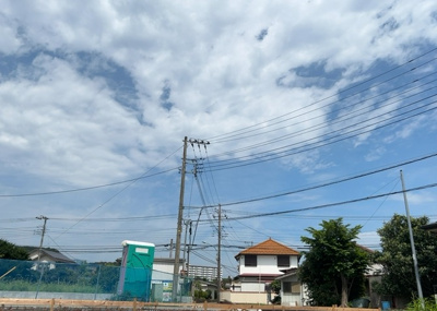 【展望】 | 中荻野新築戸建 | 桜や紅葉の名所に出かける人は多いと思いますが、家にいながら季節の移ろいを感じる生活を送りませんか？リビングや窓から見える景色が生活を彩るワンポイントに！現地から見える景色を堪能してみては如何でしょう。