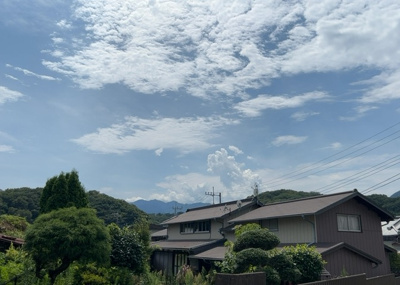【展望】 | 中荻野新築戸建 | 眺望を気にして物件を探す場合、前面に建物が建っていないか現地で確認しましょう！前面に建物があると景色はもちろん、日当たりや風通しにも影響が出てきます。住んだ時のことを想像しながら現地見学をしましょう。