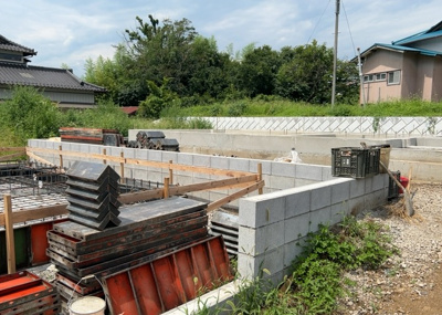 【庭】 | 中荻野新築戸建 | 庭があることでガーデニングや家庭菜園はもちろん、こどもの遊び場やペットを放して遊ぶことができます。また、家の周囲に余裕があるということです。隣地との間があれば、十分な日当たりと、風通しが確保できます。