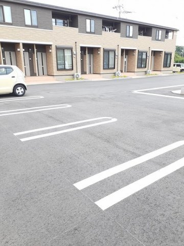 メゾン・ド・クラーラ　Ⅱの駐車場