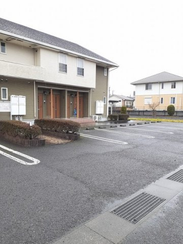 ベル　セレーノ　Ｃ棟の駐車場
