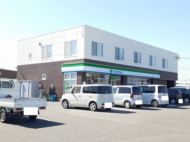 ベル　セレーノ　Ｃ棟の周辺|ファミリーマート簑原店まで400m