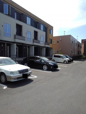 メイ・ピースの駐車場