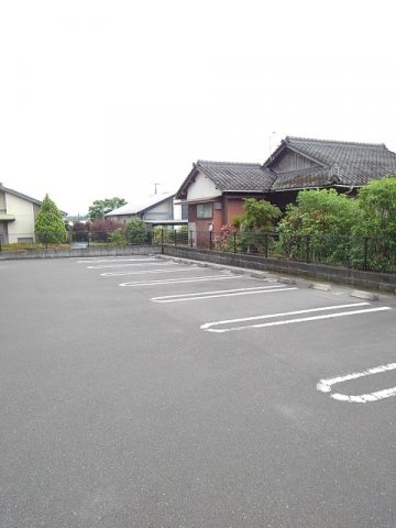 レバンテＡの駐車場