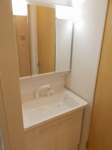 クレセントＡの洗面所