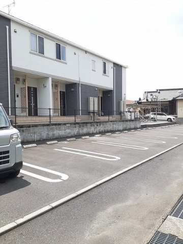 ポライトリー　Ａの駐車場