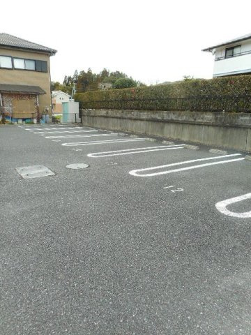 セレーノ・カーサ　Ａ棟の駐車場