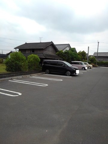 レバンテＢの駐車場