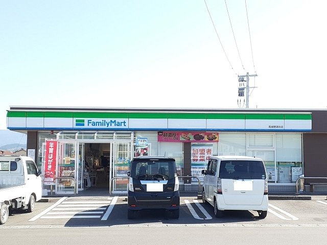 レフィナード高城　Ｂの周辺|ファミリーマート 高城穂満坊店まで650m
