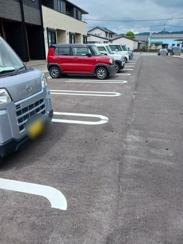 レフィナード高城　Ｂの駐車場