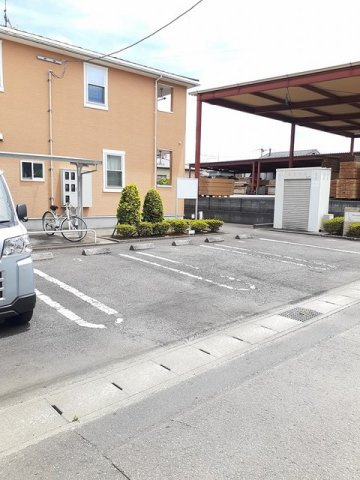 クレストールＫの駐車場