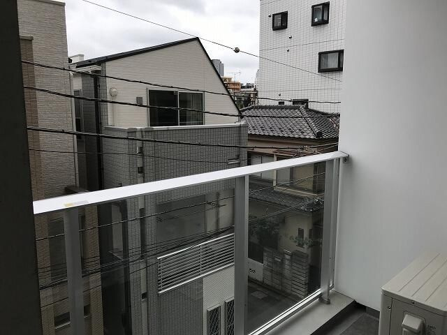 ドゥーエ西大島Ⅲのバルコニー