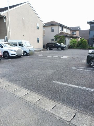 セレーノ・カーサ　Ａ棟の駐車場