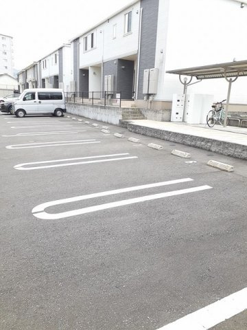 ポライトリー　Ａの駐車場