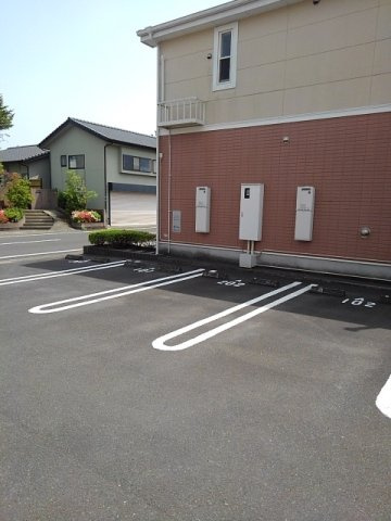 メゾン・ジュネスＢの駐車場