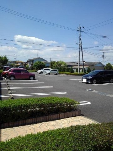 ベル　セレーノ　Ｂ棟の駐車場