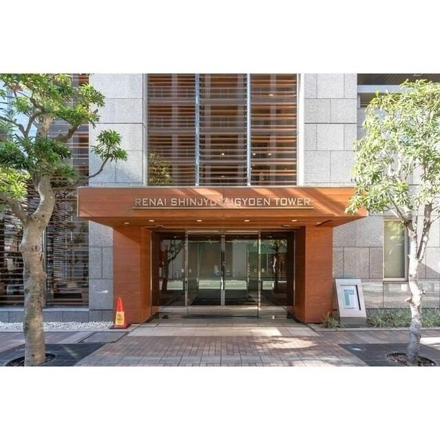 ルネ新宿御苑タワーのエントランス
