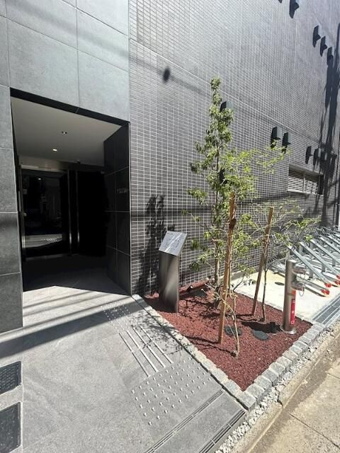 ＹＤＳビルのエントランス
