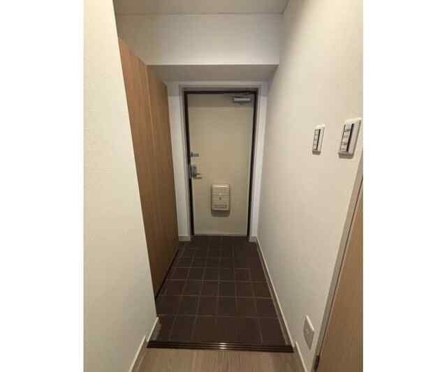 綾東ヴィレッジ壱番館の玄関