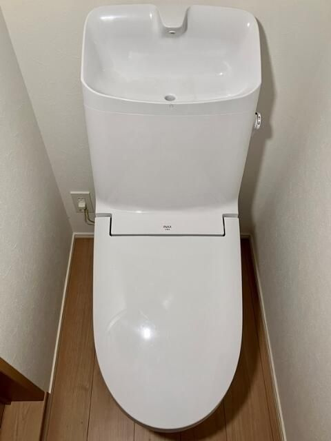 山王戸建のトイレ