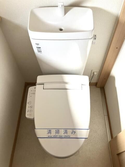 西大井戸建のトイレ