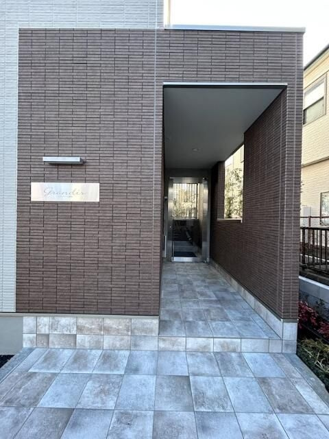 グランディール調布のエントランス