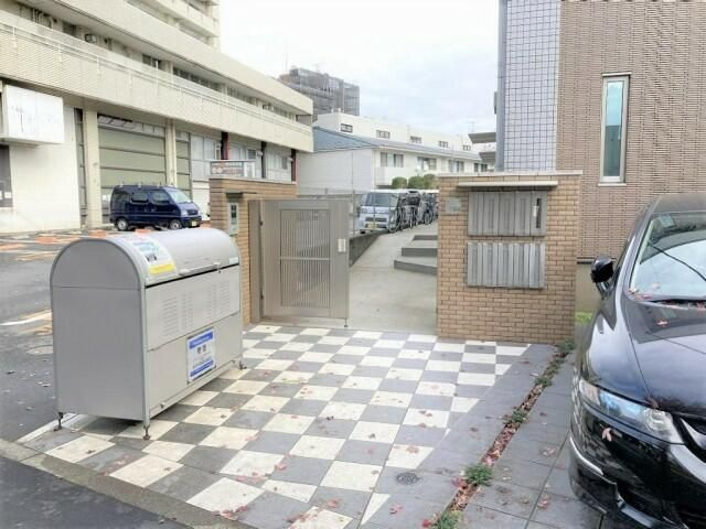 アシステンツァ駒沢公園のエントランス