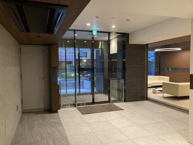 エスティメゾン門前仲町のエントランス