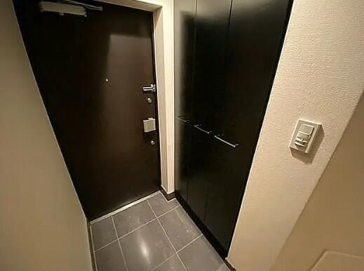 ブレシア銀座イーストの玄関