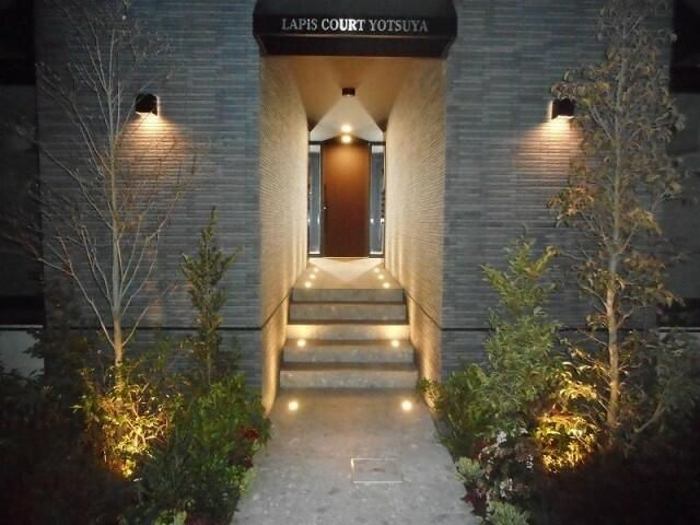 ＬＡＰｉＳ　ＣＯＵＲＴ　ＹＯＴＳＵＹＡのエントランス