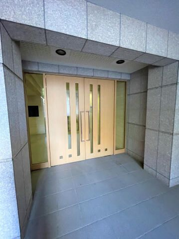 スカイコート市ヶ谷第５のエントランス