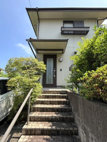 商談中　伊豆高原　利便性の良い平坦角地の3SLDKの玄関