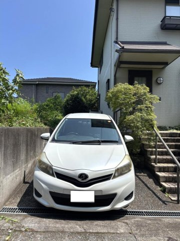 商談中　伊豆高原　利便性の良い平坦角地の3SLDKの駐車場|小さめの駐車スペースです