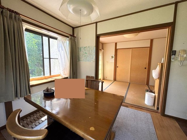 商談中　伊豆高原　利便性の良い平坦角地の3SLDKの居間・リビング|和室が隣りにあります